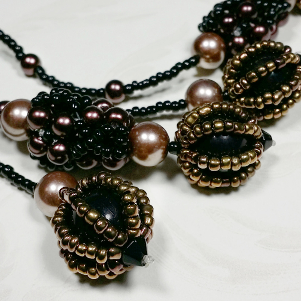 Black/gold strands necklace